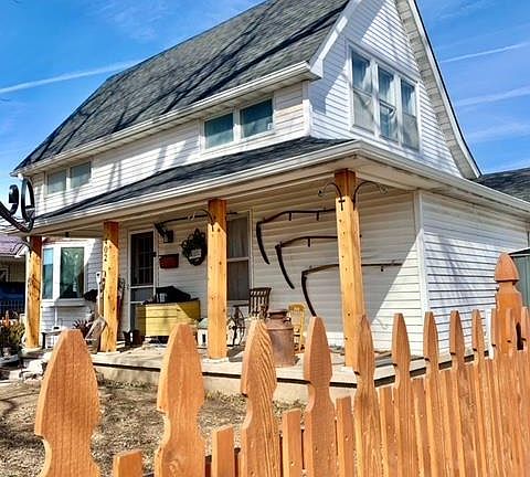 3rd image of 402 W Jefferson St