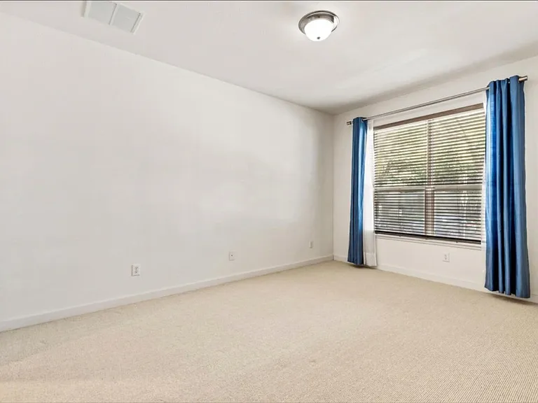 3800 Holland Ave #8 — Photo 5