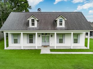 1018 Sunset Bay Dr, Breaux Bridge, LA 70517