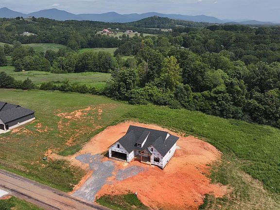 2nd image of 4 Wells Rd