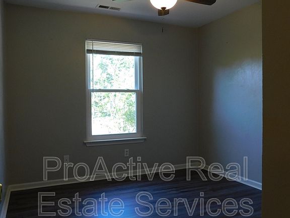 2nd image of 1433 Drumheller Dr