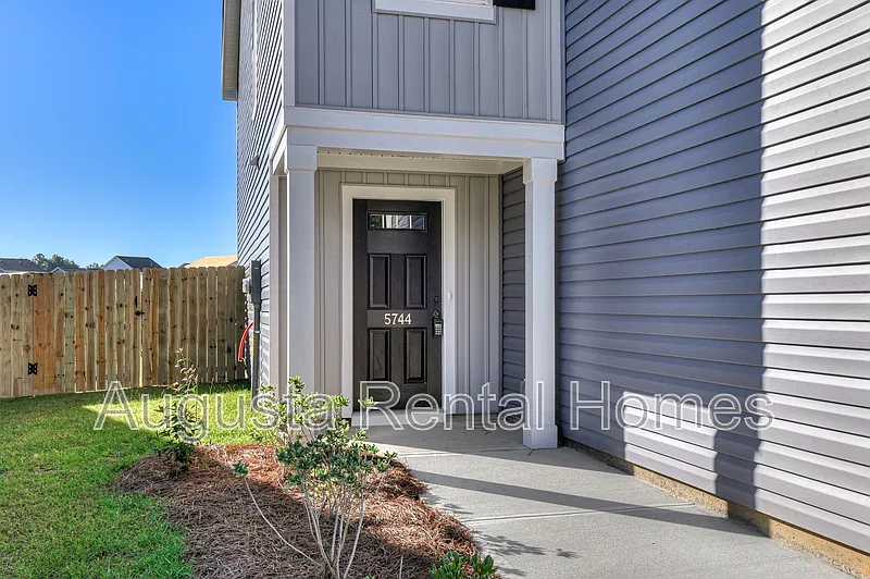 4 bed, 2.5 bath, 2075 sqft, $2,175 — Photo 3