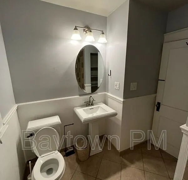 203 W Haya St — Photo 8