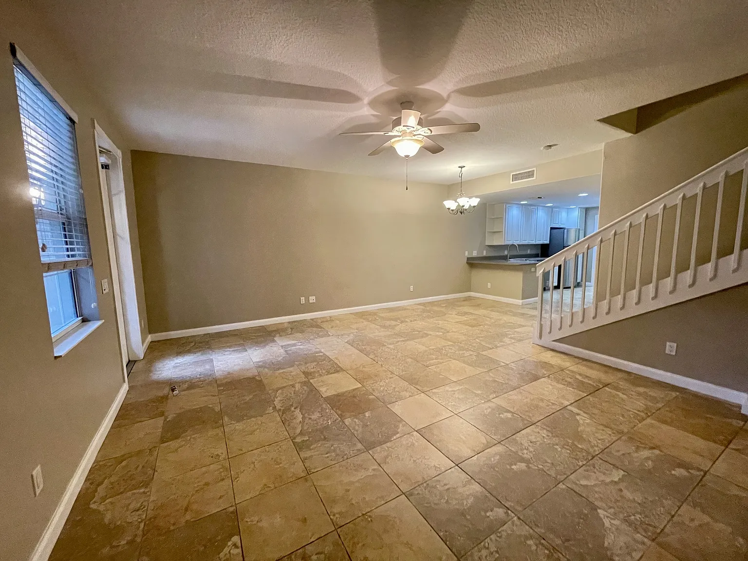 1649 Napoli Drive West - 1649 — Photo 4