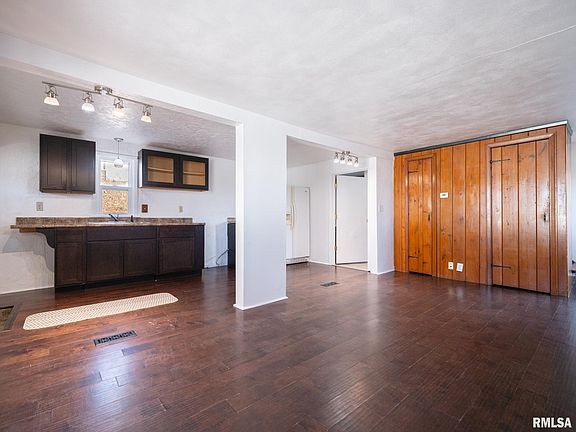 4th image of 606 E Shore Dr