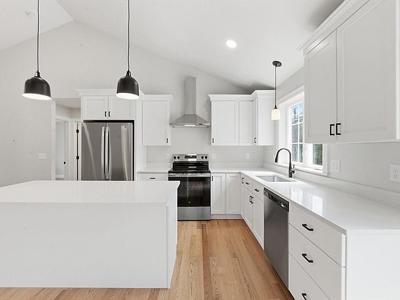 3rd image of 10 Foster Rd