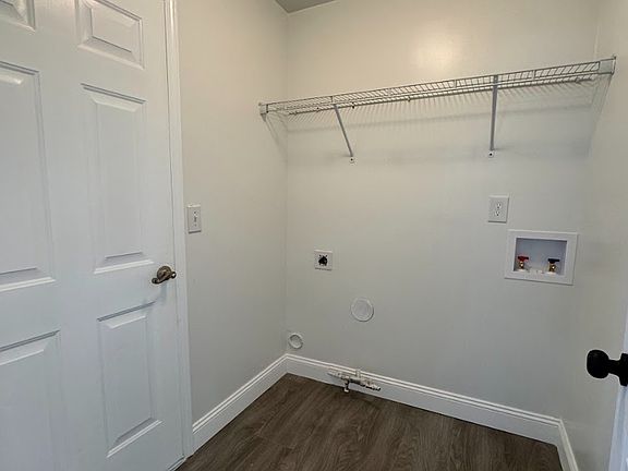 3rd image of 115 Crossview Dr