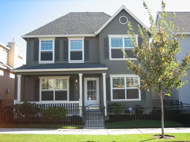 1st image of 722 NE 62nd Ave