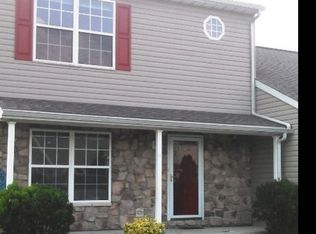 35 Johns Dr, Enola, PA 17025