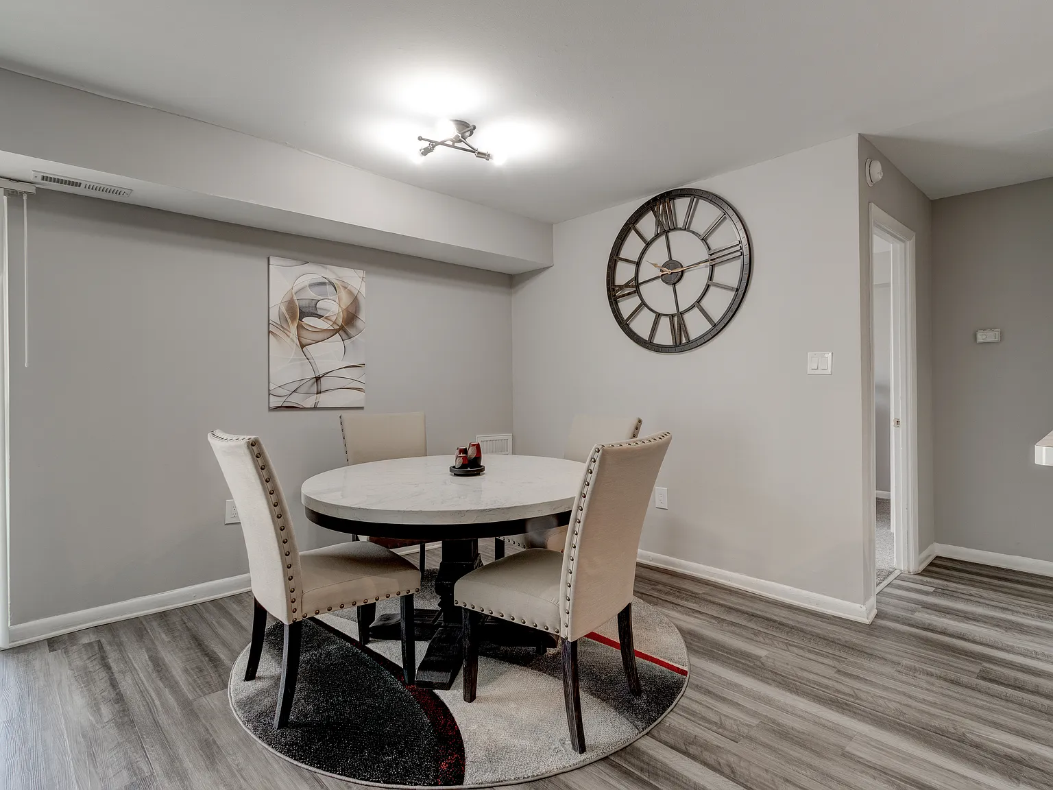 Admiral Place Apartments — Photo 4