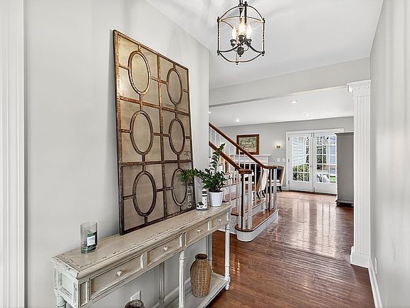 5th image of 1111 Greenleaf Way