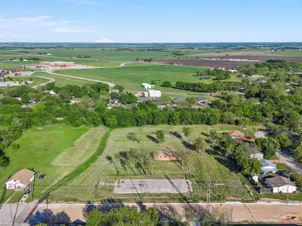 702 N Reagan St, West, TX 76691