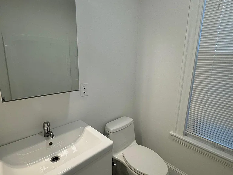 39 Laurel St — Photo 2