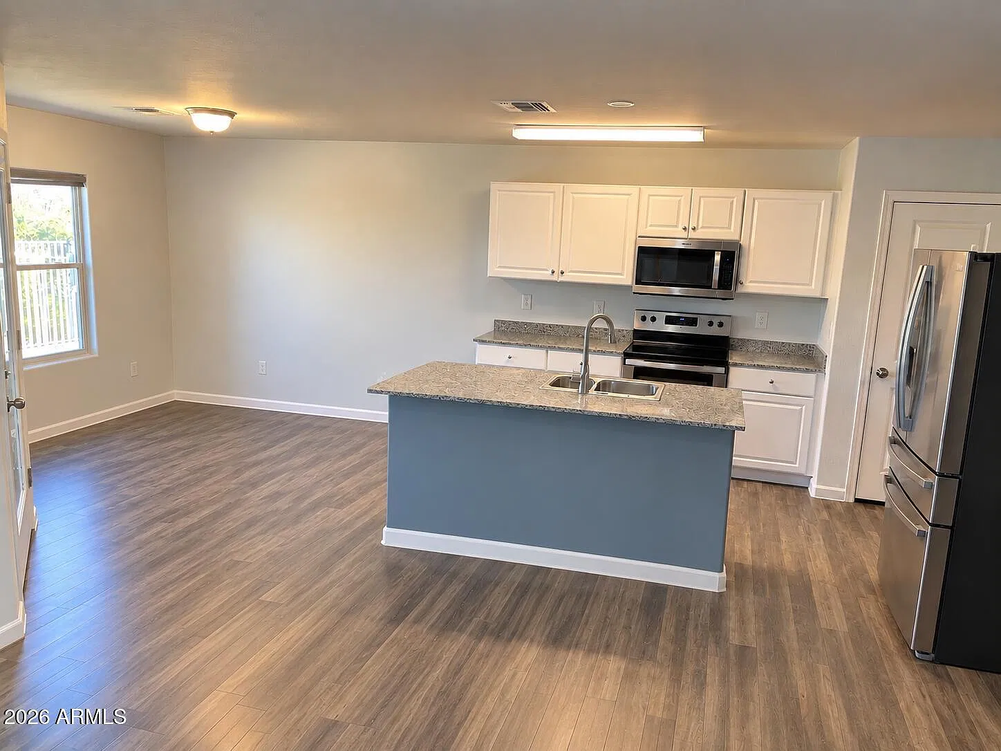 3 bed, 2.0 bath, 1410 sqft, $2,200 — Photo 4
