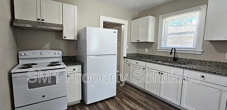 1215 Arlington St — Photo 7