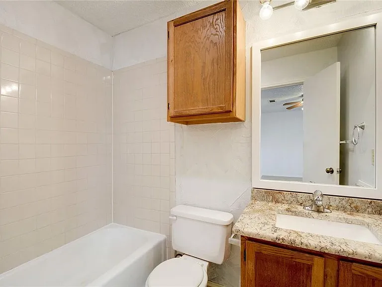 6102 Parkwood Dr #A — Photo 17