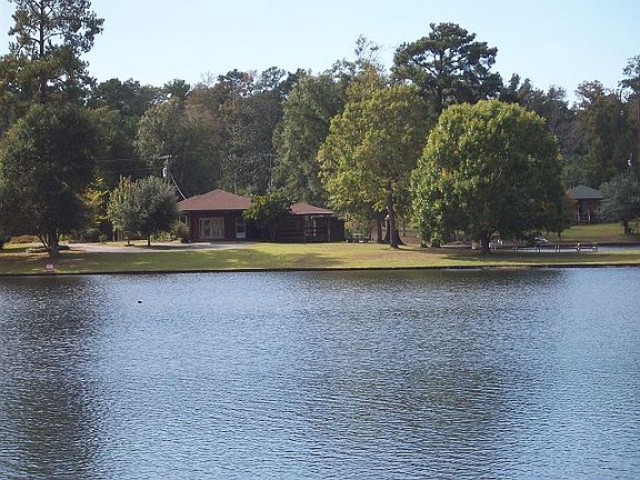 2nd image of 480 Lakewood Dr