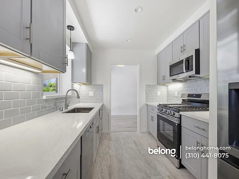 8133 Gentry Ave — Photo 14