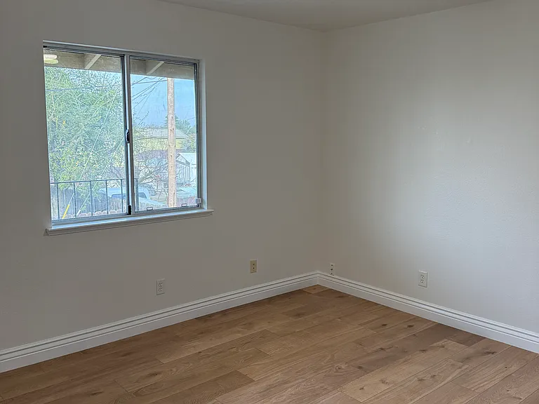 Acacia Ave — Photo 6