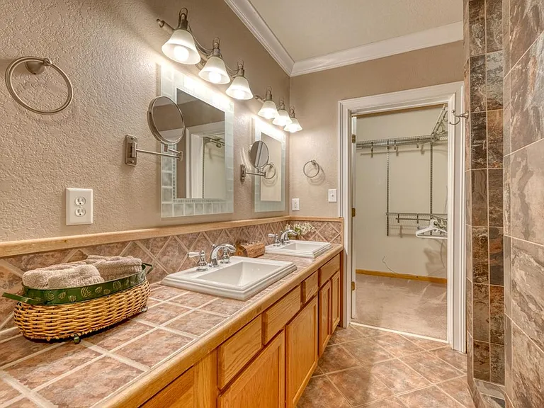 358 Kellie Drive II #II — Photo 31