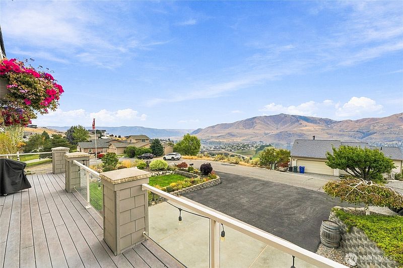4th image of 200 Crescent Street