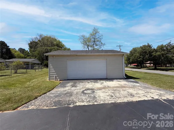 101 Forest Meadow Ln, Salisbury, NC 28144
