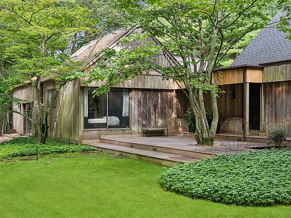 3rd image of 5 White Pine Rd