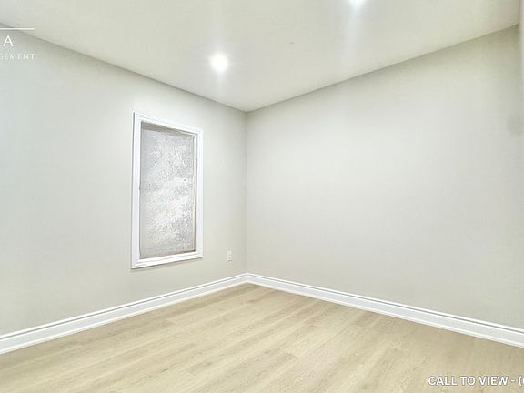 3rd image of 72 Burlington St E