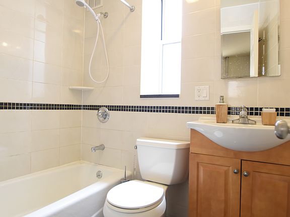 3rd image of 132 Ludlow St APT 8