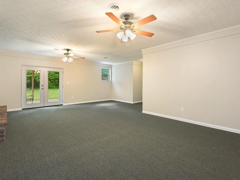1908 Plumb Creek Cir — Photo 19