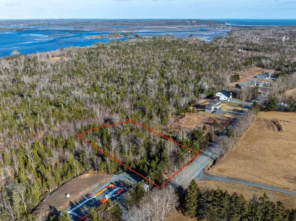 466 Bissett Rd, Halifax, NS B2V 2T1