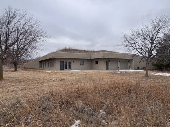 2244 Road 3300, Deweese, NE 68934