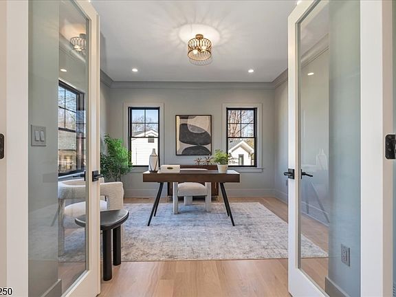 3rd image of 1822 North Gate