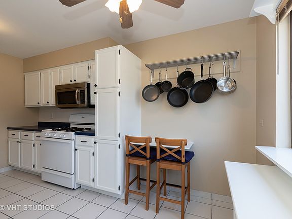 5th image of 1392 Stratford Dr #1392