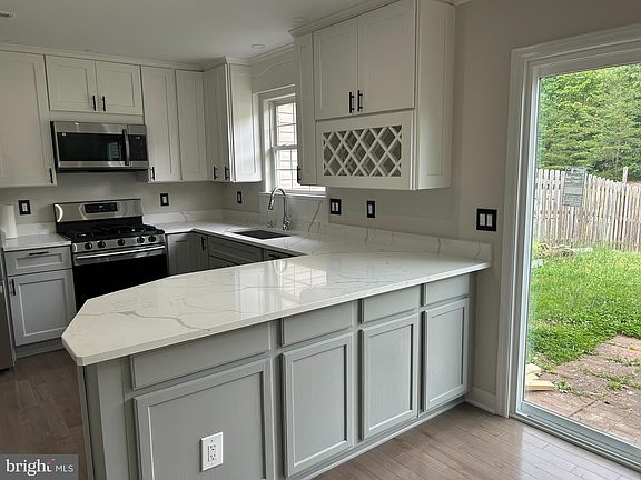 4th image of 9949 Matti Hill Ct