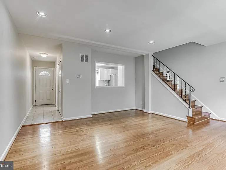 260 Burgess Ave — Photo 10