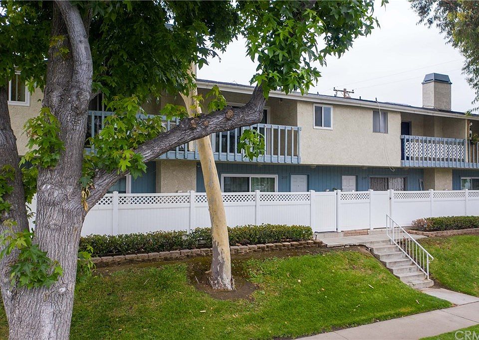 1st image of 2105 N Derek Dr #3