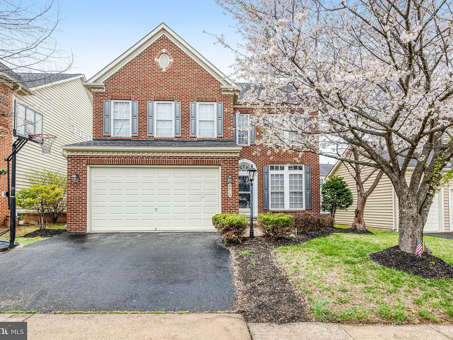 4 bed, 3.5 bath, 3708 sqft, $4,395 — Photo 3