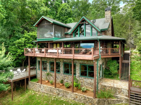 857 Lakeview Dr, Blue Ridge, GA 30513