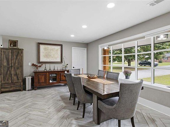 5th image of 261 Lendon Ln