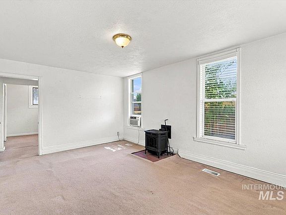 5th image of 212 NE 2nd St