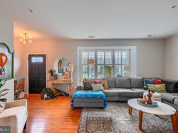5th image of 530 Lothian Way