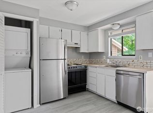 1201 SW Harrier Cir APT 202, Oak Harbor, WA 98277