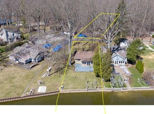 5116 Edgelake Dr, Pinckney, MI 48169