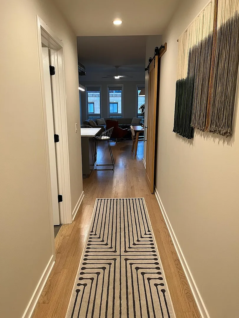 2 bed, 900 sqft, $3,100 — Photo 2