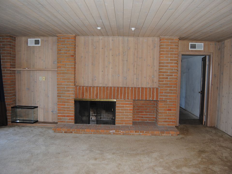 1st image of 945 Gretna Green Way