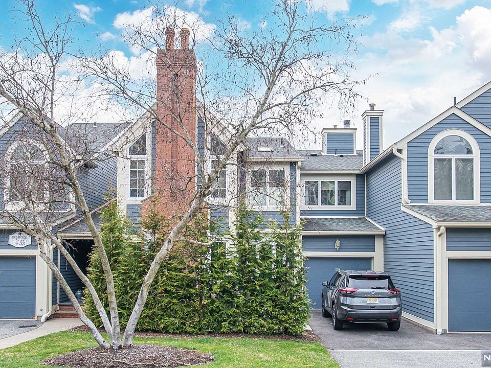 1st image of 319 Cambridge Dr