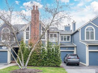 319 Cambridge Dr, Ramsey, NJ 07446
