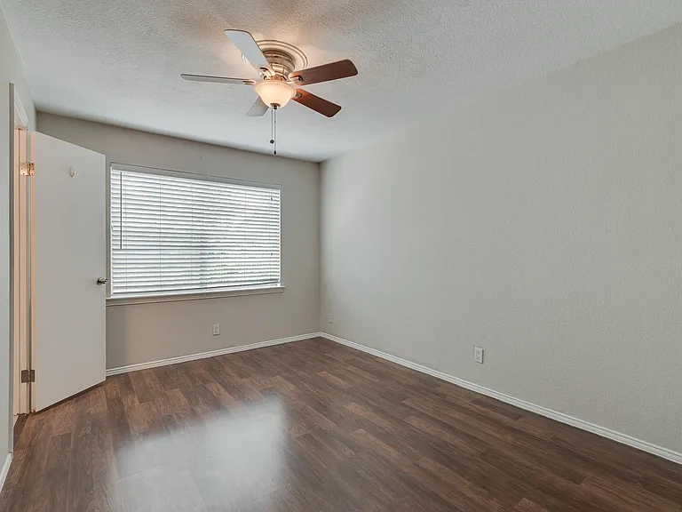 4525 Gilbert Ave #207 — Photo 20