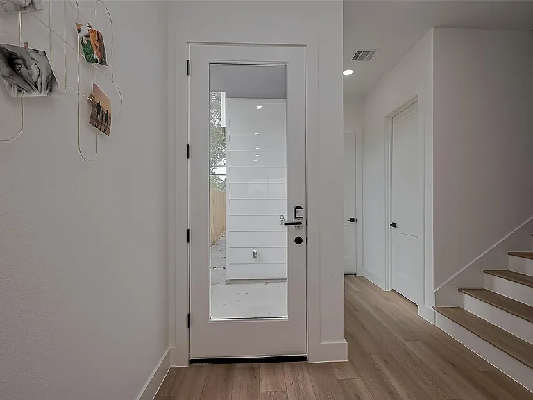 776 Mansfield St — Photo 3